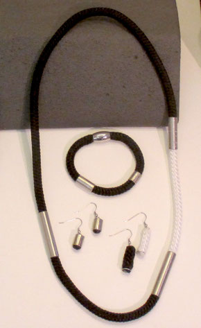 parure bijoux en corde blanche et noire, tube inox, fermoir aimanté inox