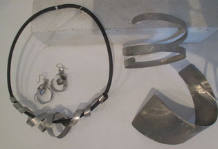 parure bijou en inox, collier entrelacets, boucles oreilles et bracelets
